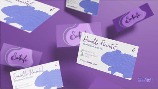 Imagem de cartão de visita personalizado da Satoife com o logotipo da empresa.