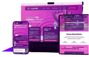 Um computador, um tablet e um telefone com o site da Cupcode aberto