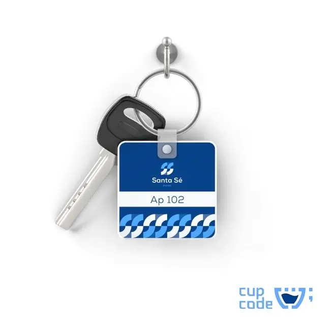 Chaveiro personalizado da Santa Sé Imóveis com um elegante design de cartão azul e branco, ostentando o padrão SS da marca e marcado com