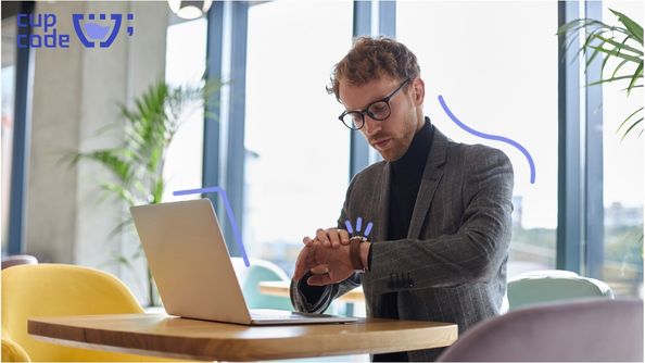 Homem utilizando laptop com linhas gráficas e curvas da Satoife ao redor, demonstrando o design único criado pela Cupcode.