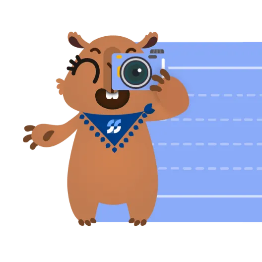 Mascote capivara da Santa Sé Imóveis de frente, sorrindo e segurando uma câmera fotográfica, com um lenço azul decorado com o logotipo da empresa, indicando a prontidão para capturar momentos felizes em novos imóveis.
